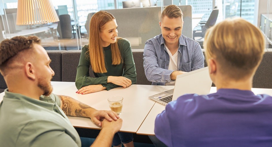 BEC Poland Talent Program to roczny staż z 8-tygodniowym szkoleniem z ekspertami./ ARTYKUŁ w Career Center